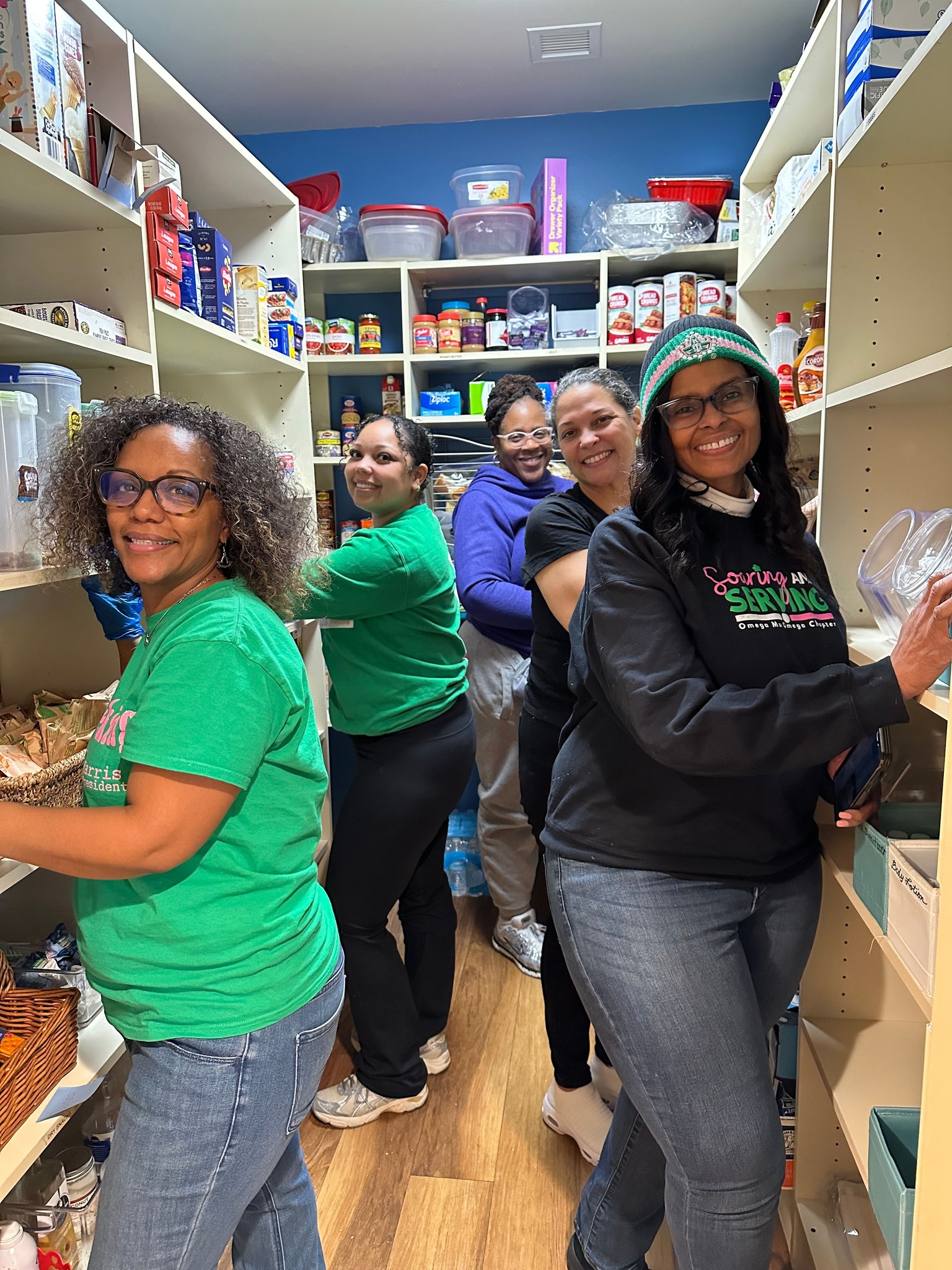 picture of 5 women from Alpha Kappa Alpha Sorority inside Howie's House food pantry